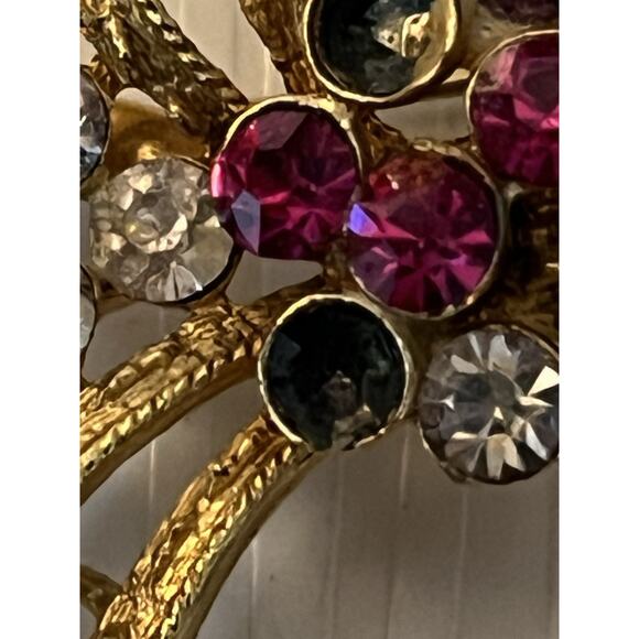 Vintage CORO Pin Brooch Pink Purple Gold-Tone Ribbon Signed Missing Stones - Picture 7 of 11
